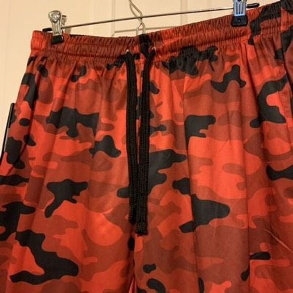 Pfat Farm Size Large Red Camouflage Shorts *New* - Picture 2 of 7